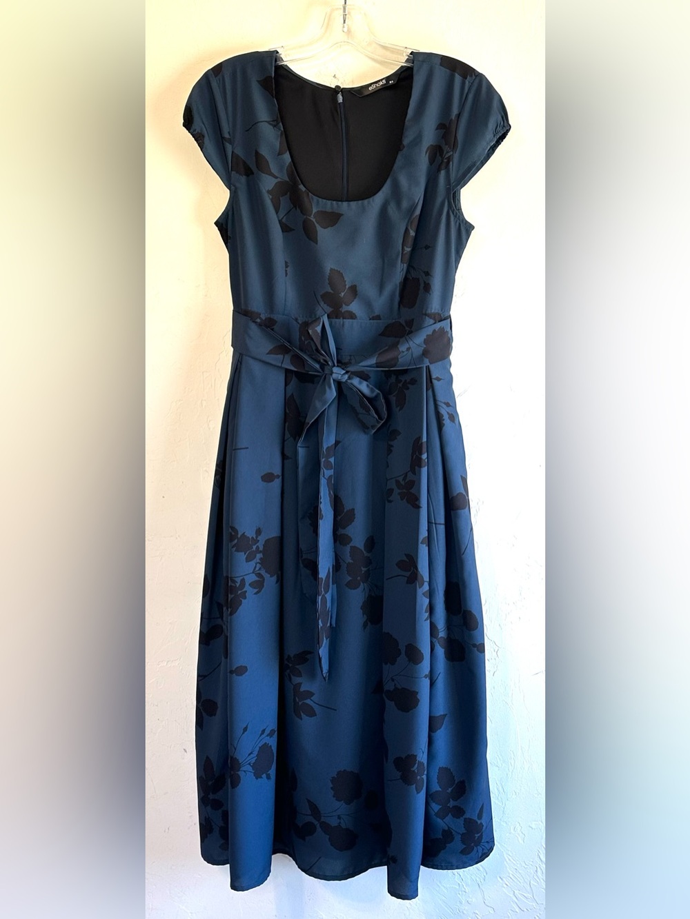 eshakti Midnight Blue/Black Floral Belted Midi Scoop Neck Cap Sleeves Dress Sz M